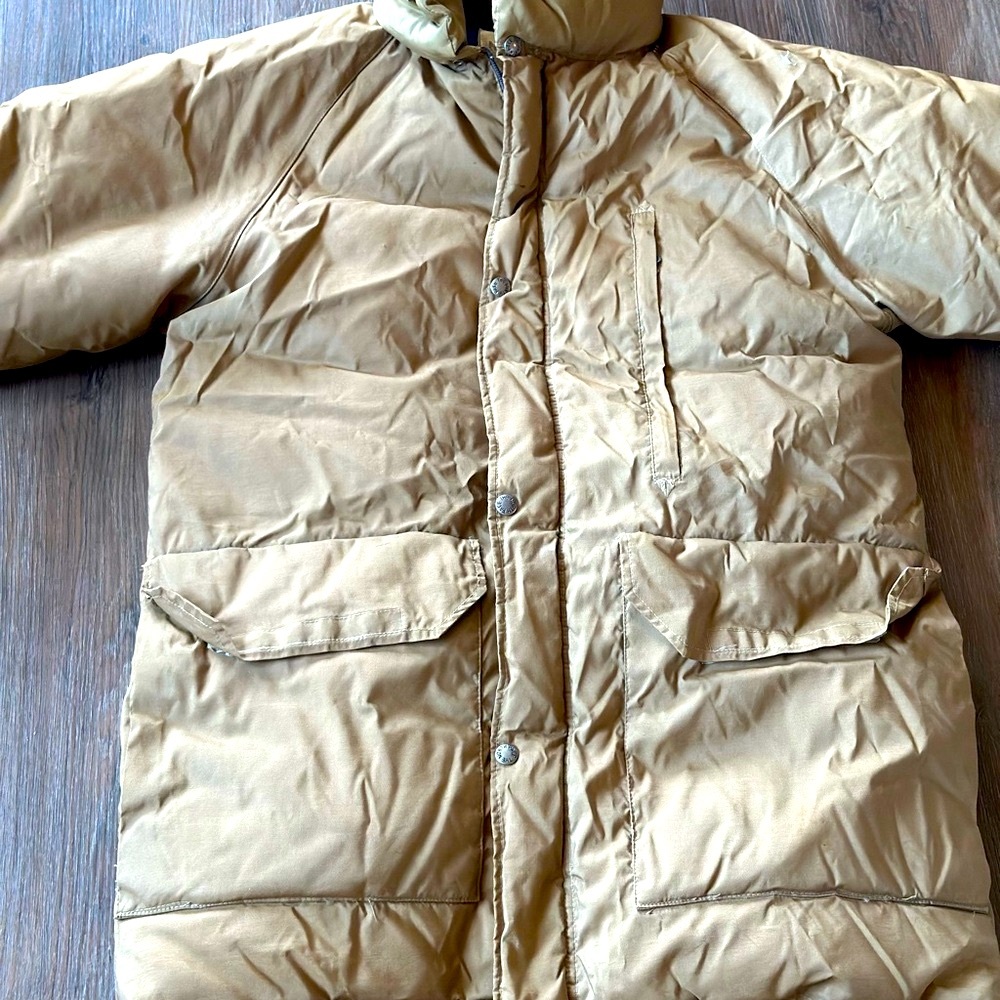 The North Face Tan Puffer Jacket Insulated Weather-Resistant